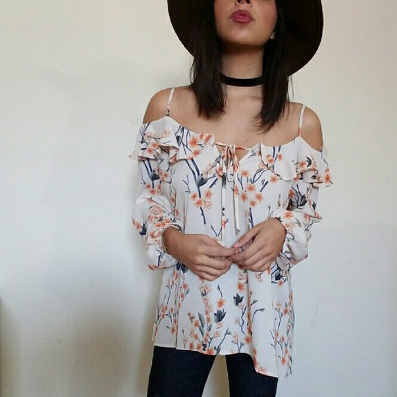 🍍FLASH SALE🍍BOHO CREAM FLORAL COLD SHOULDER TOP - Picture 2 of 4