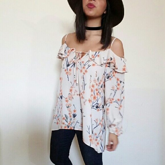 🍍FLASH SALE🍍BOHO CREAM FLORAL COLD SHOULDER TOP - Picture 4 of 4