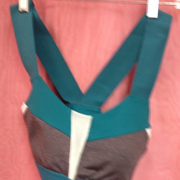 Alo yoga sports bra size M
