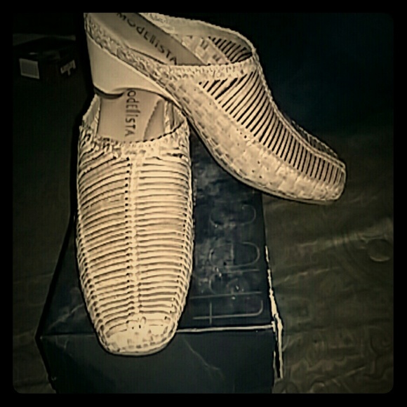 Wicker women's