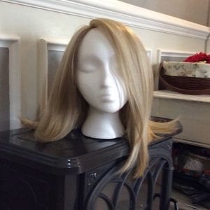 Blonde highlights wig 15 in crown to tip. NEW