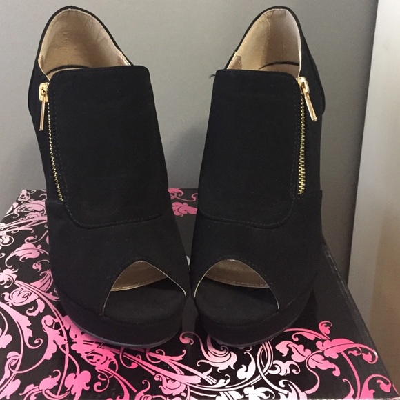 New Black peep toe heels - Picture 4 of 4