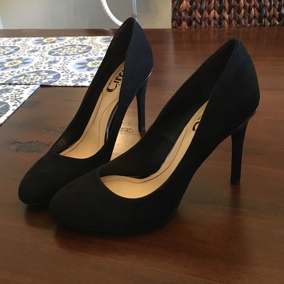 Black Faux suede dress pump