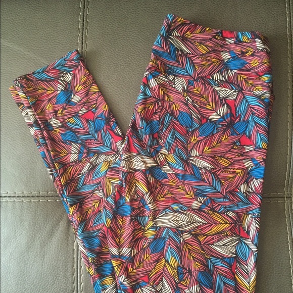 One Size (OS) Lularoe Leggings NWOT Feathers
