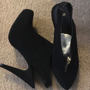 Brand new 4" black suede mule ankle boot