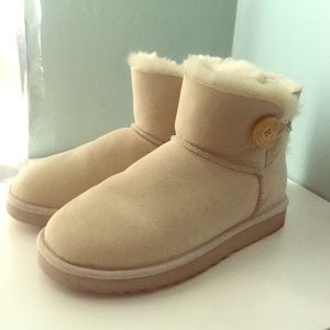 Ugg low Bailey Button boots