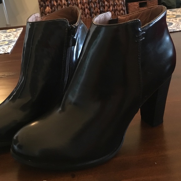 Unze black ankle boots