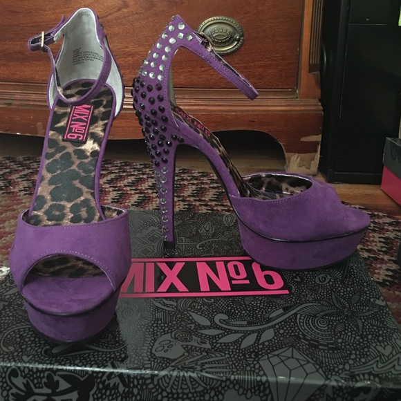 Purple studded stilettos - Picture 1 of 3