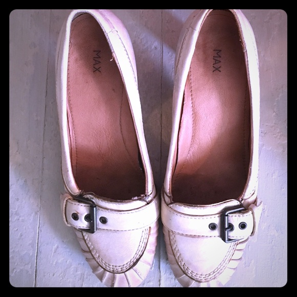 Distressed Heeled Dressy/Casual Loafers