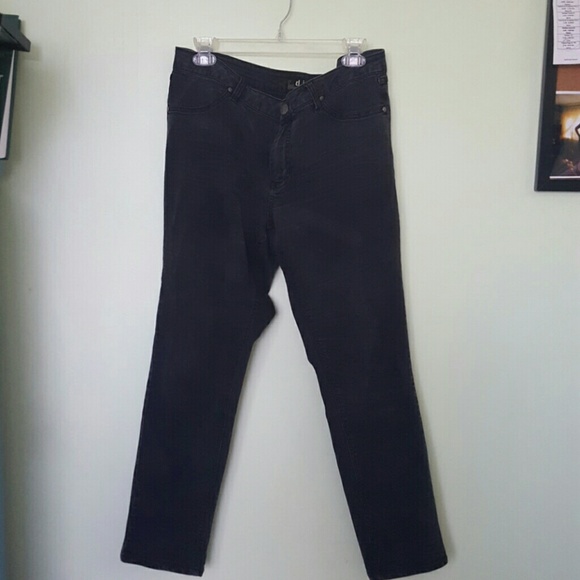 Dark grey skinny jeans.