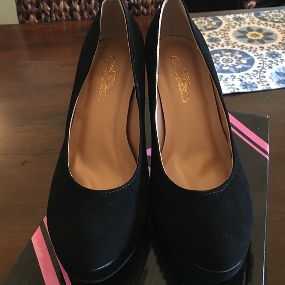 Journey collection round toe platform pumps black