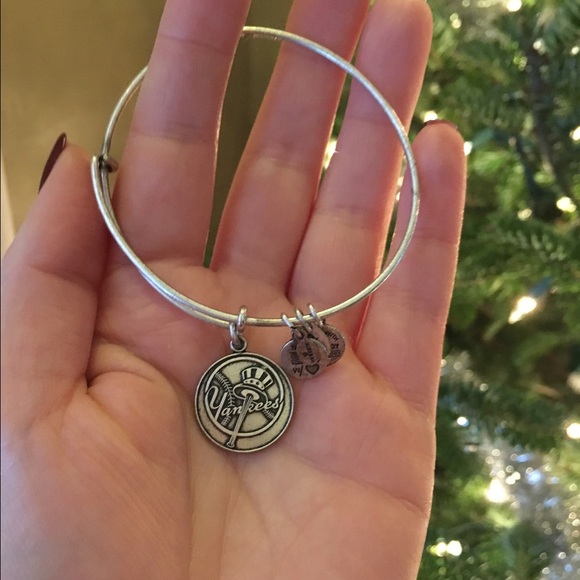 Alex and Ani Yankees bracelet