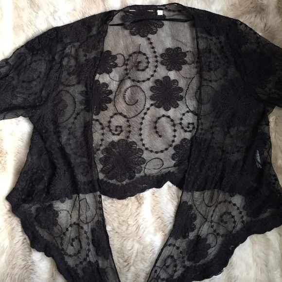 Goth Lace Shrug