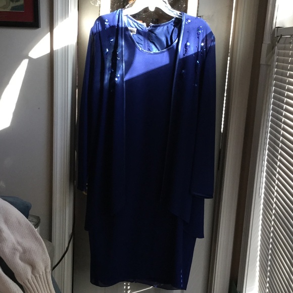 Formal dress - Picture 3 of 3