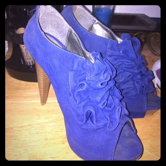 Super cute electric blue heels