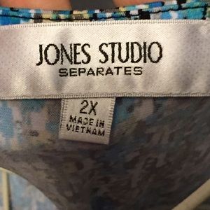 Dress Barn Tops - Jones Studio Separates sleeveless shell Dress Barn Tops - Jones Studio Separates sleeveless shell