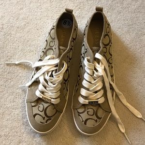 Low top guess printed Guess sneakers