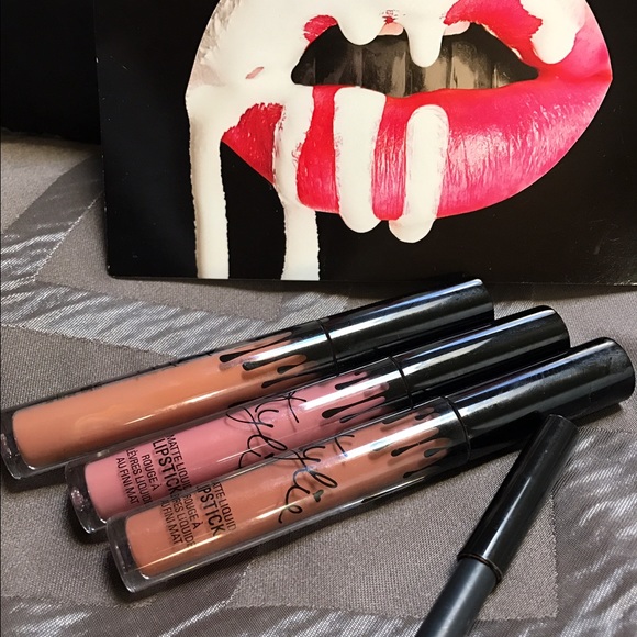 Three Kylie lipsticks one lip liner 💯 authentic !