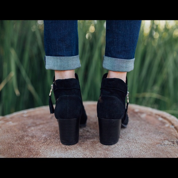 Black ankle bootie with zipper detail - Picture 4 of 4