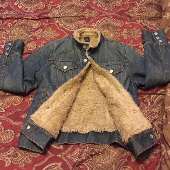☃️☃️☃️SUPER COZY DENIM JACKET W/FUR LINING☃️☃️☃️☃️