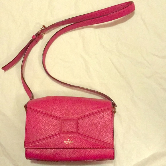 kate spade Handbags - NWOT Kate spade crossbody