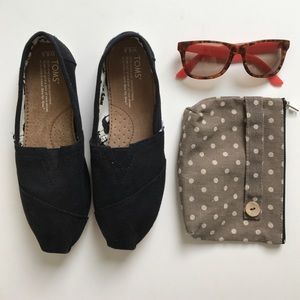 Toms Classic Black Canvas shoes