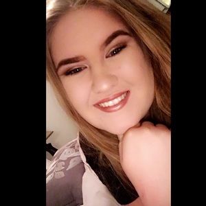 Meet your Posher, Danyelle