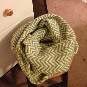 Chevron scarf: wool and cashmere blend