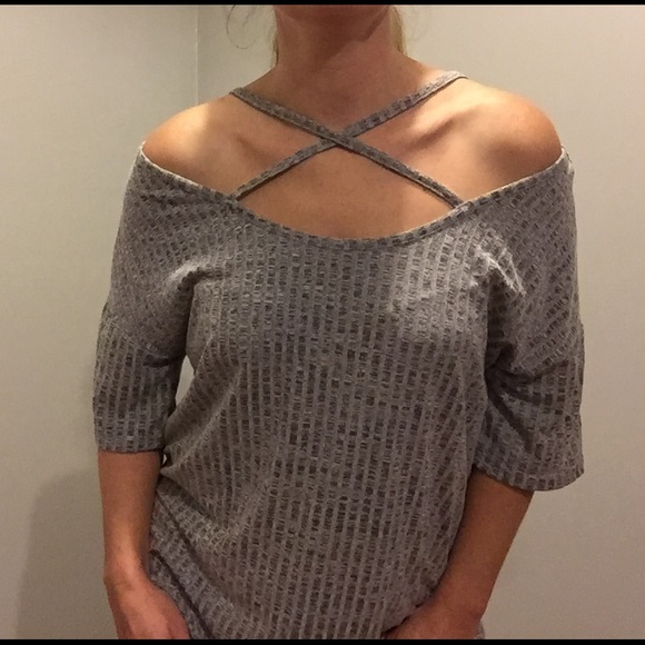 🆕 Ribbed Grey Crisscross Top - Picture 3 of 4
