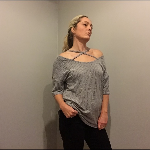 🆕 Ribbed Grey Crisscross Top - Picture 4 of 4