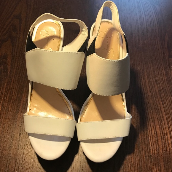 Jessica Simpson White & Gold Stilettos💛❄️