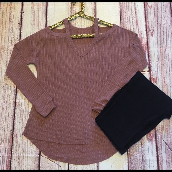 Cold Shoulder Top - Picture 6 of 8