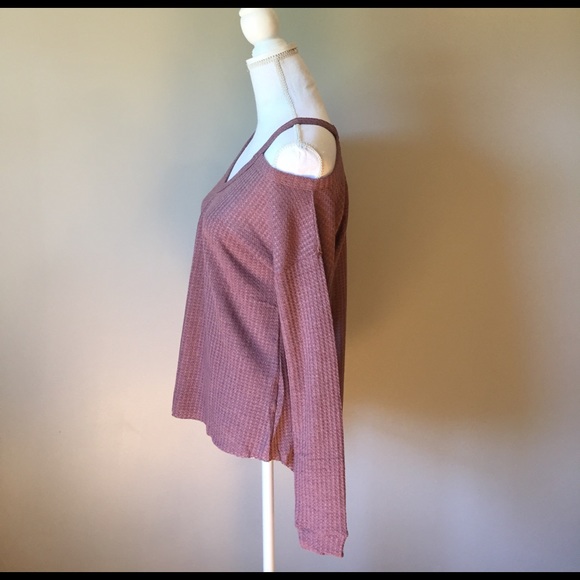 Cold Shoulder Top - Picture 4 of 8