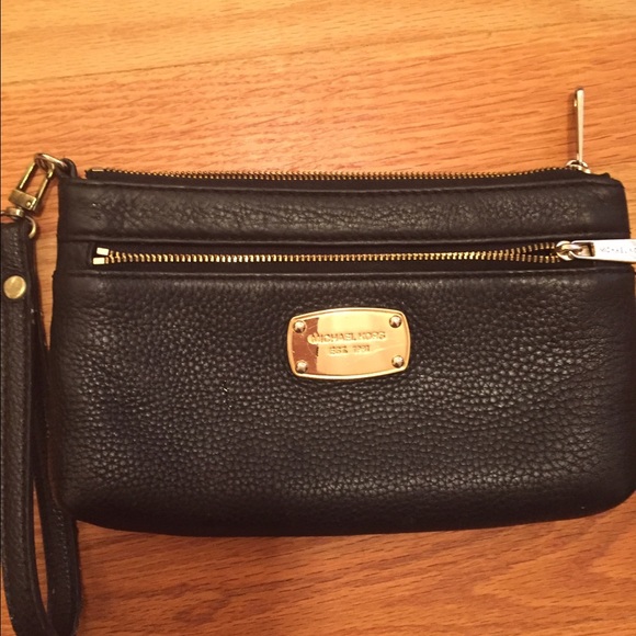 Michael kors wristlet