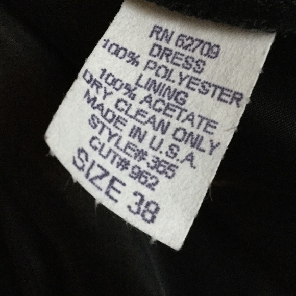 Formal Black gown! - Picture 4 of 4