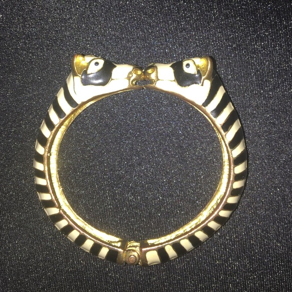 Kissing cow bracelet