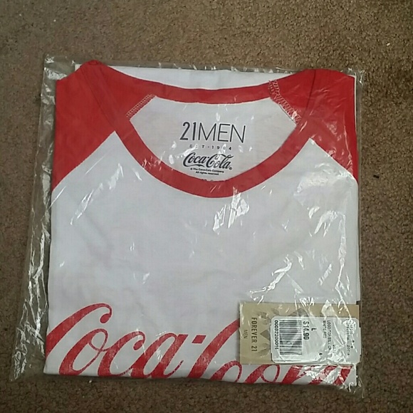 Forever 21 Tops - Comfy Forever 21 coca-cola top sz L