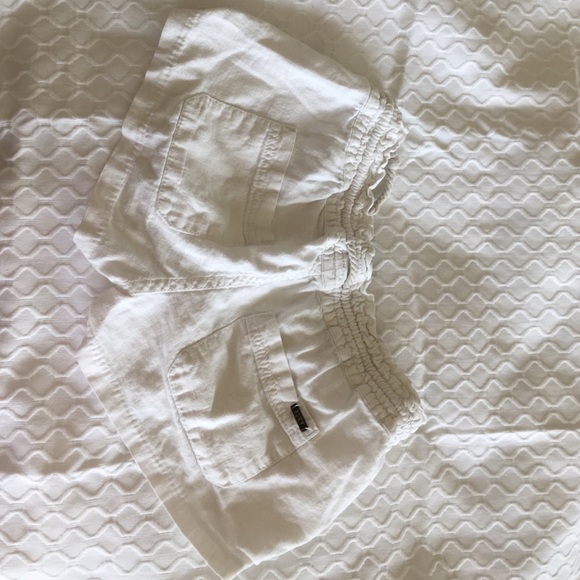 White rocky beach shorts - Picture 2 of 2