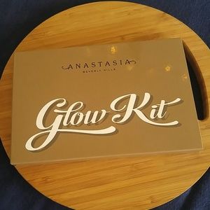 Anastasia Beverly Hills Glow Kit