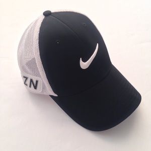 Nike Flexfit Black Golf Hat Size S/M