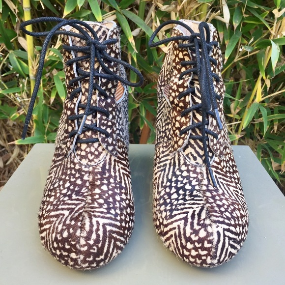80%20 Leather Wedge Ankle Bootie