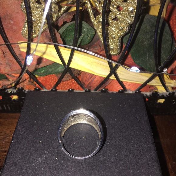 Ring - Picture 3 of 3