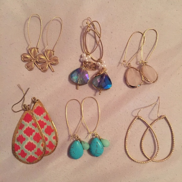 Francesca's Dangle Earrings - Picture 1 of 4