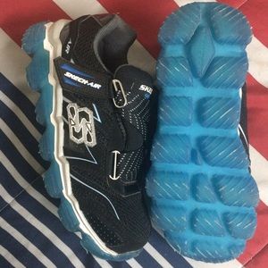 NWOT!! 🚨Skechers-Boys sz 2 Never worn 🚨