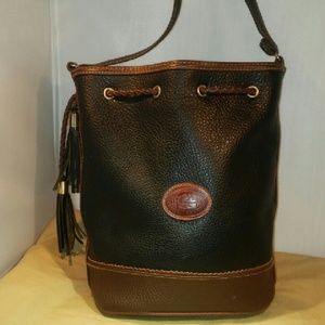 Lovely pebble Leather Bucket Crossbody by Gitano