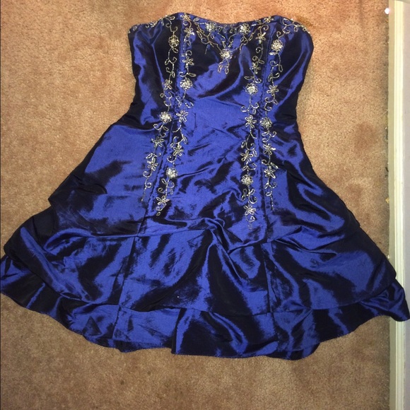 Homecoming dress is too big for me.