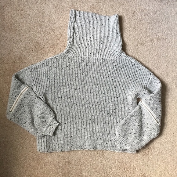 LF crop turtleneck sweater