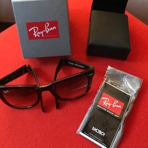 Ray-Ban Wayfarer "Folding" Classic Sunglasses
