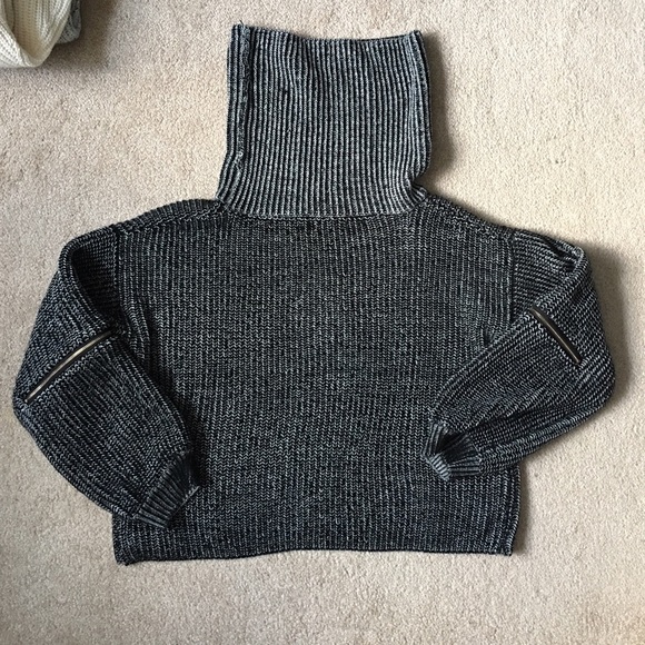 LF crop turtleneck sweater