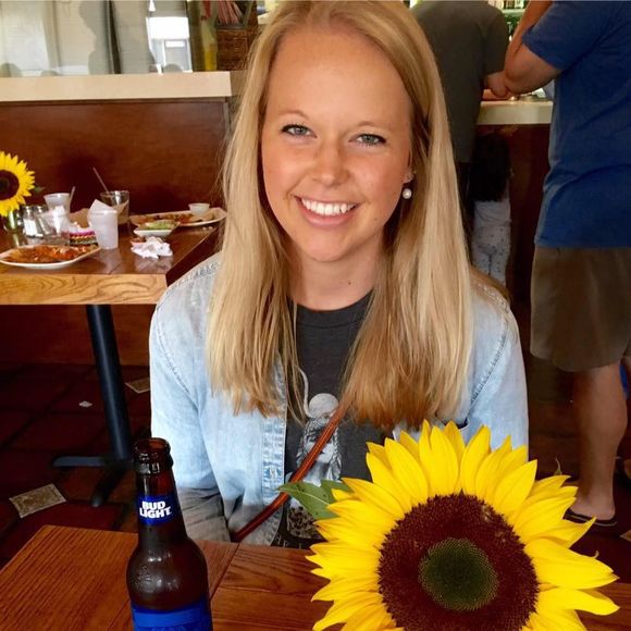 Meet your Posher, Hayley - Picture 1 of 1